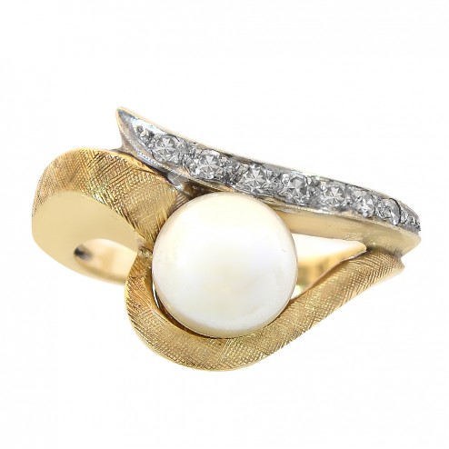 7.25mm Cultured Pearl and Round Cut Diamond Vintage Ring 14K Yellow Gold 4.5gram